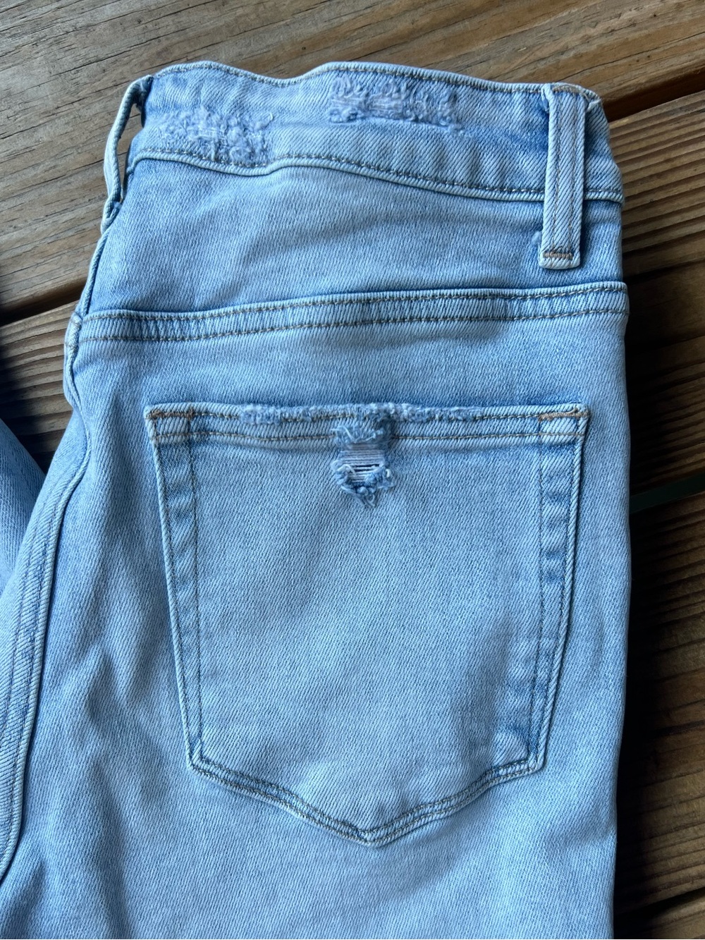 Vervet by Flying Monkey High Rise Light Wash Distressed Jeans Size 27 - Picture 4 of 11